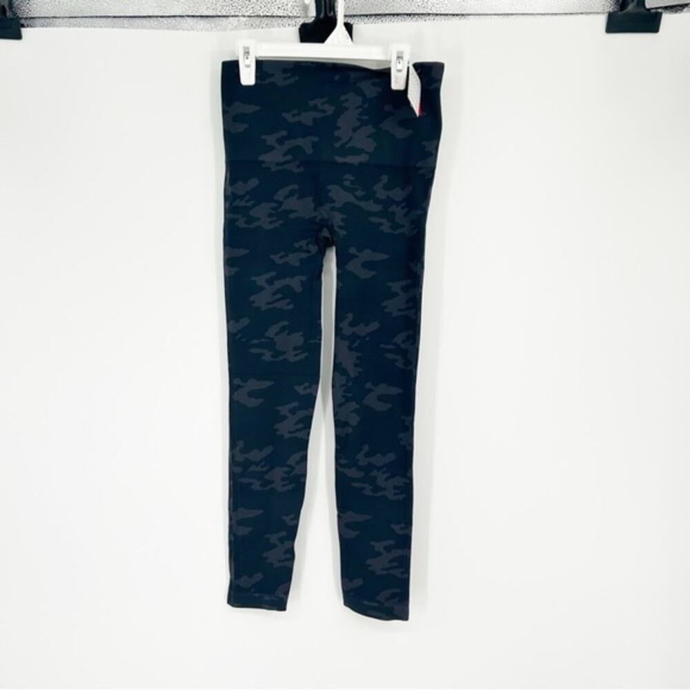 NWT Spanx Look At Me Now Leggings Black Camo Size L/G